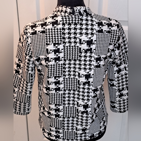 Open Front Black & White Houndstooth Jacket - Picture 3 of 7